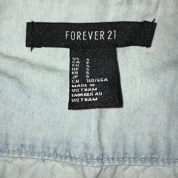 Light Denim romper. Forever 21 size small - Picture 2 of 7